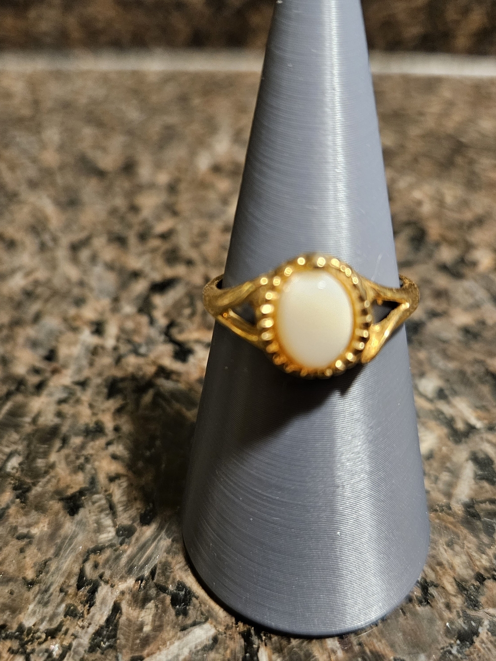 Gold Vintage Inspired Oval White Stone Ring - Size 8 - Picture 5 of 5